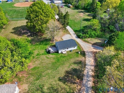 /international/us/24-firehouse-road-cumberland-va-110107657403/