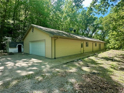 /international/us/2369-saint-charles-road-winterset-ia-110099539136/