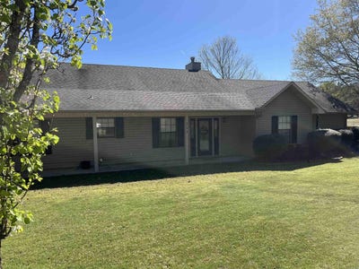 /international/us/111-berry-lane-monticello-ar-110098262889/