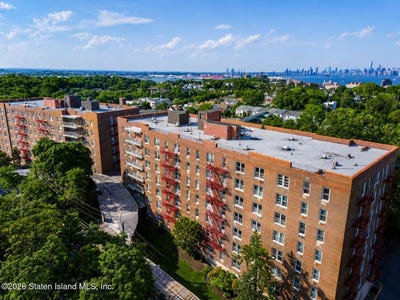 /international/us/55-austin-place-staten-island-ny-110109139614/