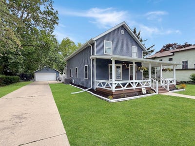 /international/us/505-oak-street-lena-il-110108294719/