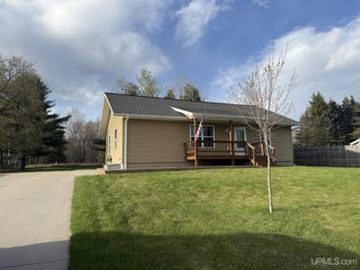 /international/us/916-coolidge-avenue-kingsford-mi-110104788444/