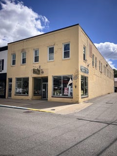 /international/us/214-214-1-2-third-street-elkins-wv-110107961352/