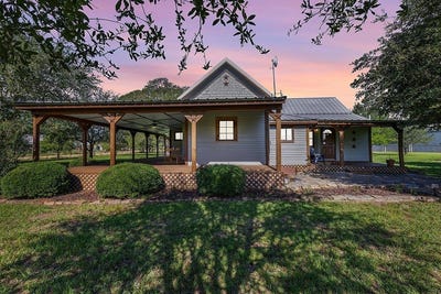 /international/us/1195-county-road-161-rock-island-tx-110108098149/