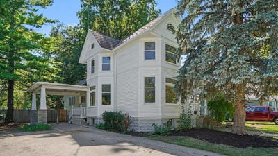 /international/us/908-mckinley-street-bay-city-mi-110119931116/
