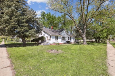 /international/us/902-rapids-street-adel-ia-110097692554/