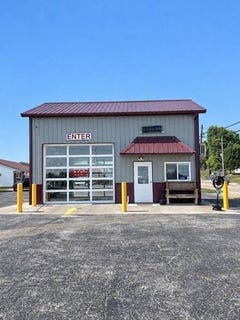 /international/us/1265-1-2-w-washington-st-pittsfield-il-pittsfield-ma-110119945735/