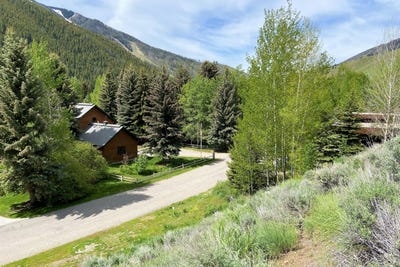 /international/us/231-hillside-dr-ketchum-id-110108988081/