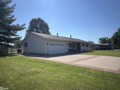 /international/us/12582-148th-street-west-burlington-ia-110100678520/