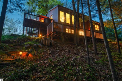 /international/us/4418-hampshire-drive-williamsburg-mi-110108333073/