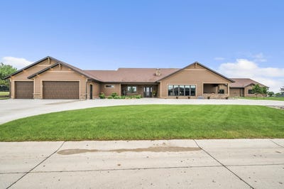 /international/us/3300-kuchel-trail-milford-ia-110099699016/