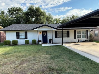 /international/us/121-ace-ranch-rd-kerrville-tx-110109217195/