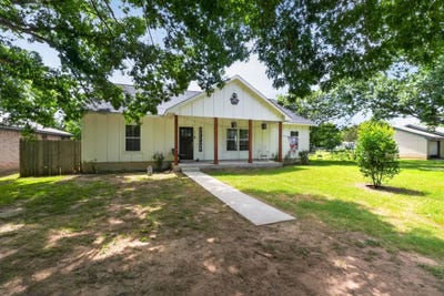 /international/us/403-lynch-st-smithville-tx-110119302184/
