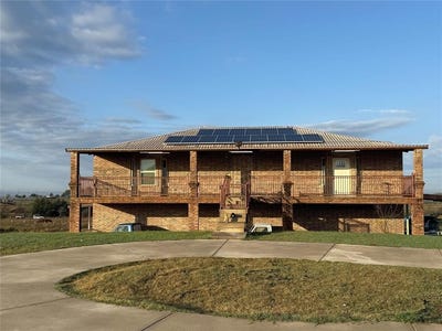 /international/us/528-county-road-4227-decatur-tx-110103599254/