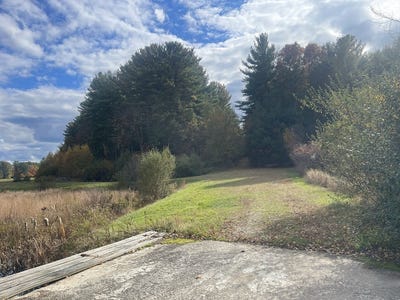 /international/us/cross-street-rear-lakeville-ma-110103506125/