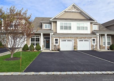 /international/us/137-grace-hall-lane-yaphank-ny-110103695572/