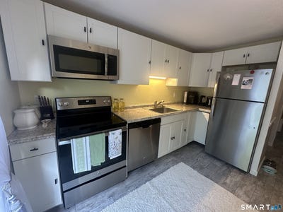 /international/us/23-seymour-road-east-granby-ct-110108587372/