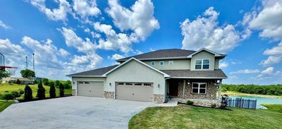 /international/us/9174-207th-avenue-anamosa-ia-110098651317/