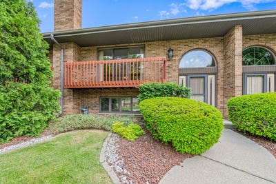 /international/us/1109-warner-avenue-lemont-il-110108304633/