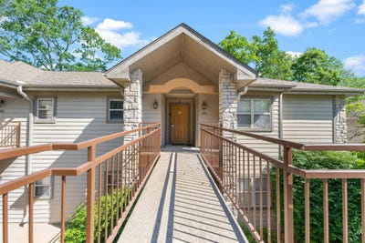 /international/us/144-oak-lane-branson-west-mo-110106957004/