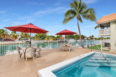 /international/us/15-sombrero-boulevard-marathon-fl-110100971032/