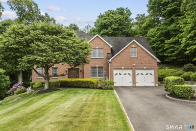 /international/us/12-logans-way-danbury-ct-110108342767/