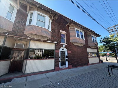 /international/us/15300-waterloo-road-cleveland-oh-110108344858/