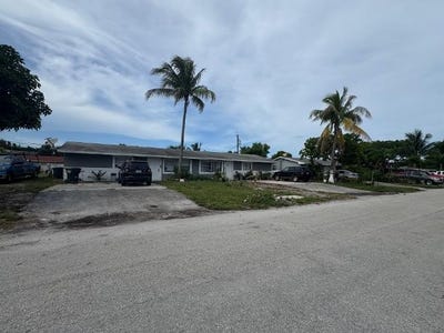/international/us/3141-49th-lane-s-lake-worth-beach-fl-110109982853/
