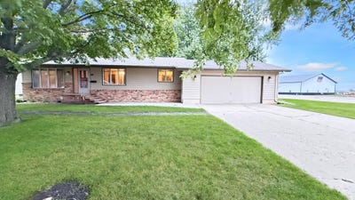 /international/us/411-chavis-drive-hendricks-mn-110120087915/