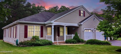 /international/us/247-hilliard-boulevard-stafford-nj-110101118427/