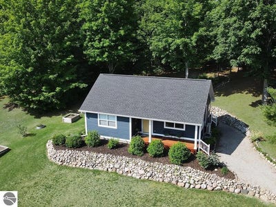 /international/us/8350-e-horn-road-lake-leelanau-mi-110107857703/