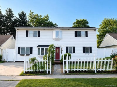 /international/us/12-vernon-street-plainview-ny-110108279336/