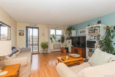 /international/us/260-beach-81st-street-rockaway-beach-ny-110107898122/