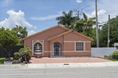 /international/us/3201-w-76th-street-hialeah-fl-110108260367/