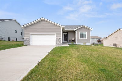 /international/us/2424-n-7th-avenue-e-newton-ia-110098457981/