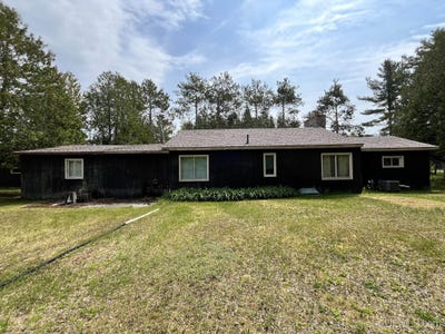 /international/us/943-n-shunk-manistique-mi-110100100717/