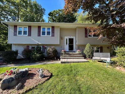 /international/us/11-mcgarrah-road-monroe-ny-110109552796/