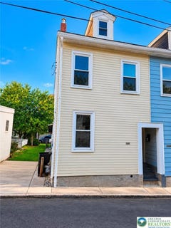 /international/us/1341-pine-street-easton-pa-110120555461/