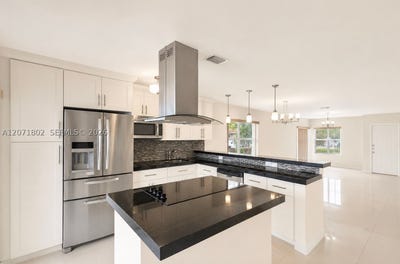 /international/us/2561-w-60th-pl-hialeah-fl-110119665867/
