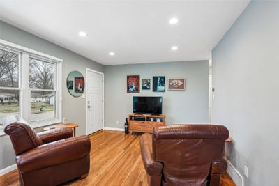 /international/us/906-e-detroit-avenue-indianola-ia-110106496994/