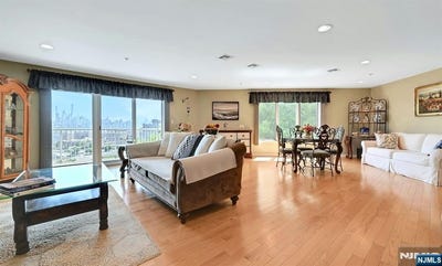 /international/us/45-legend-hills-drive-edgewater-nj-110108349271/
