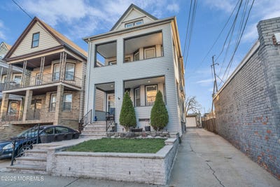 /international/us/104-w-16th-street-bayonne-nj-110104407661/