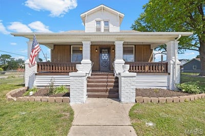 /international/us/709-w-main-street-mount-olive-il-110107873322/