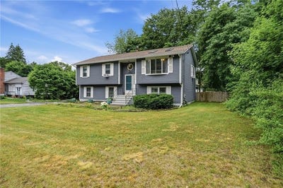 /international/us/3870-diamond-hill-road-cumberland-ri-110109042473/