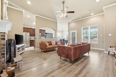 /international/us/4908-lakepark-drive-sanger-tx-110108412196/