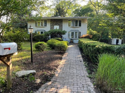 /international/us/28-longhorn-lane-east-setauket-ny-110108723250/