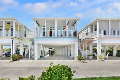 /international/us/392-ne-sand-dune-way-jensen-beach-fl-110099671206/