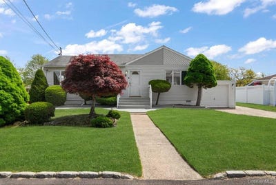 /international/us/9-marlin-road-east-quogue-ny-110120496947/