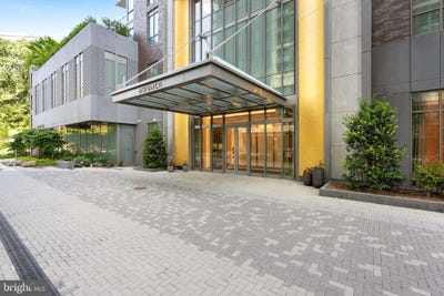 /international/us/7887-jones-branch-drive-mclean-va-110098304073/