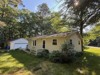 /international/us/219-russell-houghton-lake-mi-110100680914/